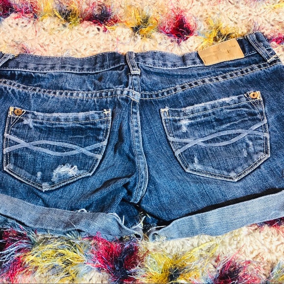 Abercrombie & Finch Distressed Jean Shorts.    008 - Picture 3 of 4
